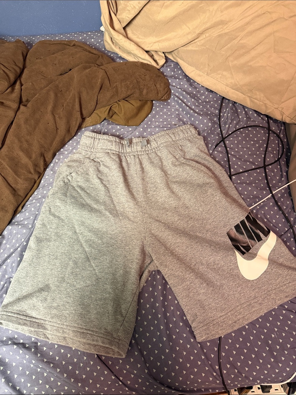 Nike Men’s Light Gray Athletic Shorts, youth extra large, great condition